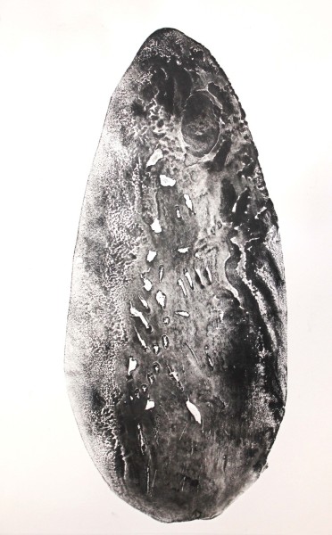 monolithe  2022carborandum sur papier archesx32 monolithe  2022carborandum sur papier archesx32